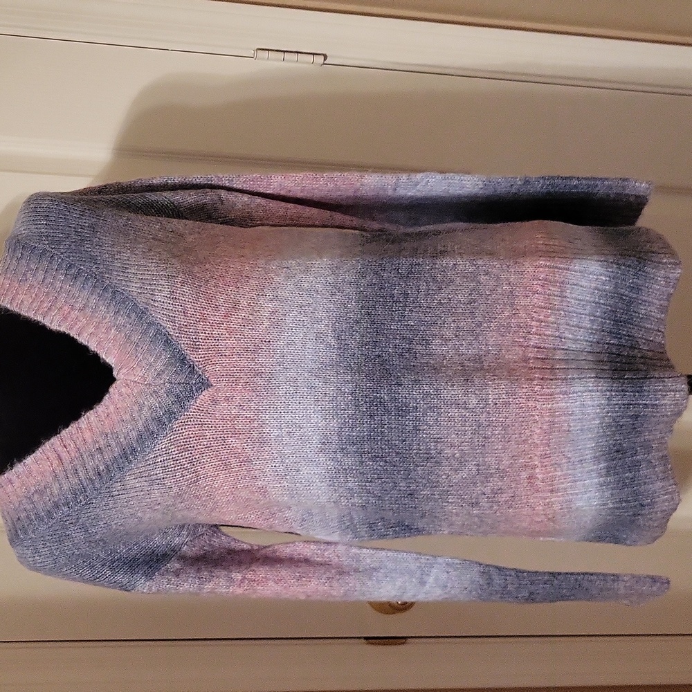 NWT a.n.a XS Ombre V-neck Sweater